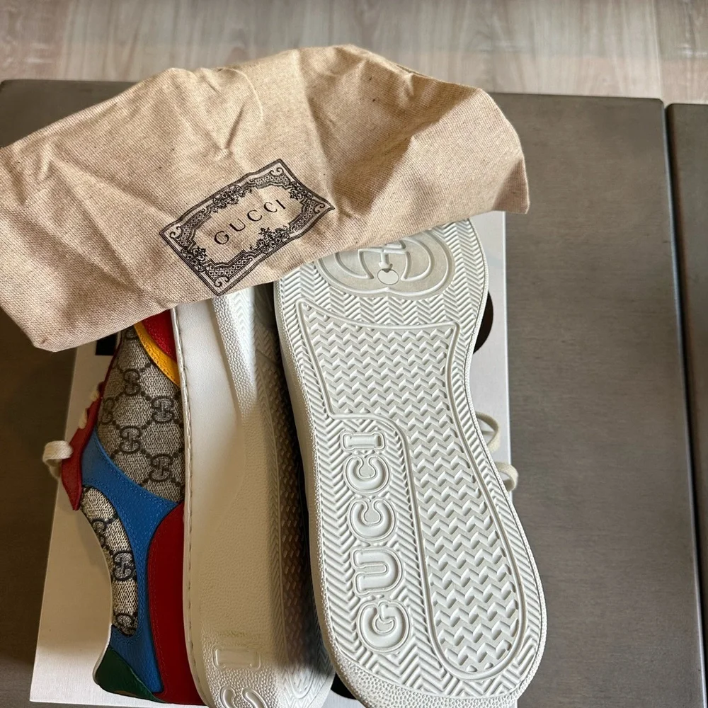 Men Gucci Red and Blue GG Pattern Sneakers - Picture 5 of 5